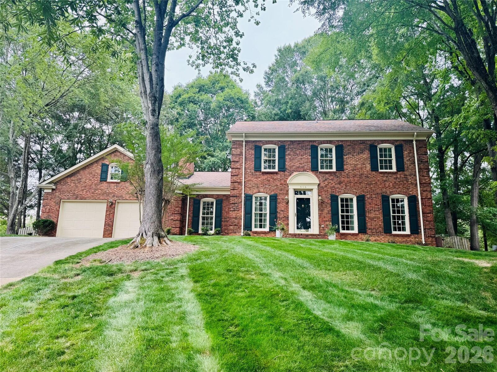 Property Photo: 516 Eastville Court NC 28105