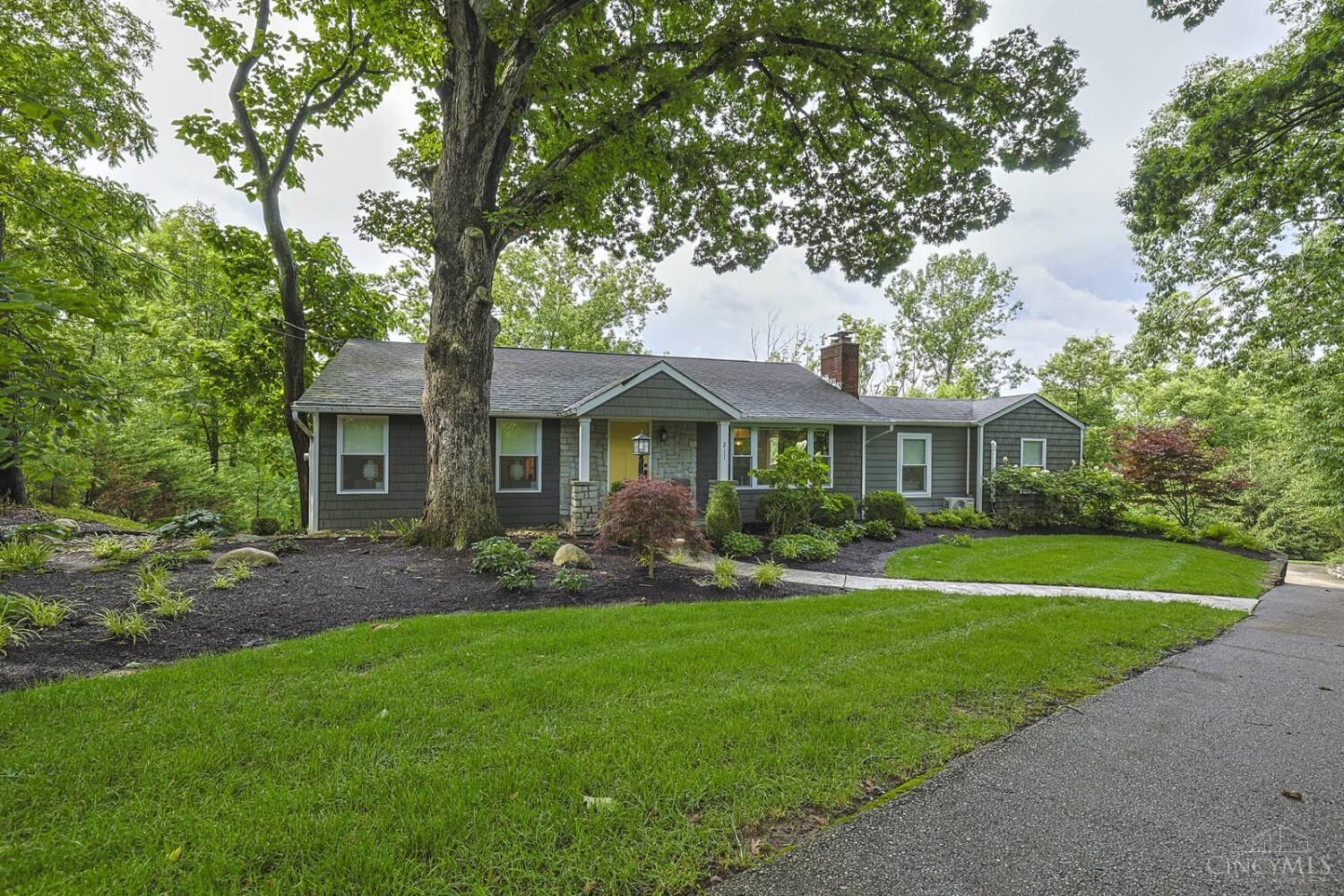 Property Photo: 211 Hilltop Lane OH 45215