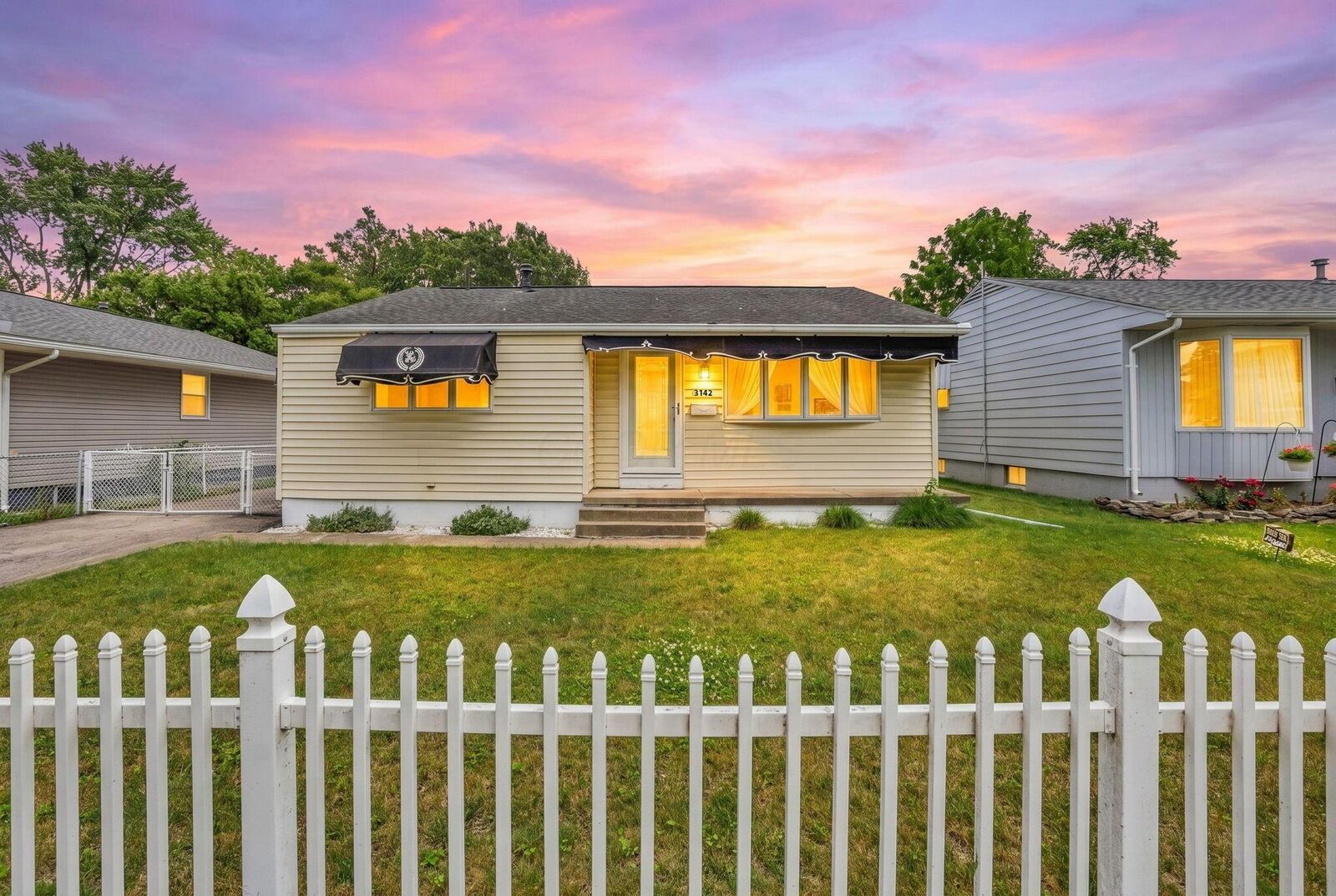Property Photo: 3142 Hillgate Road OH 43207