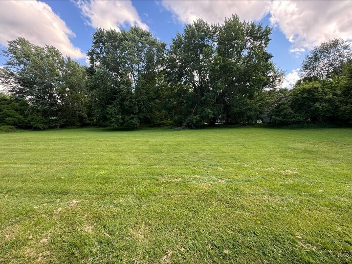 Property Photo:  