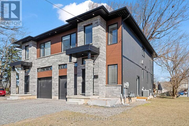 Property Photo:  668 Quaker Road Upper  ON L3C 3H2 