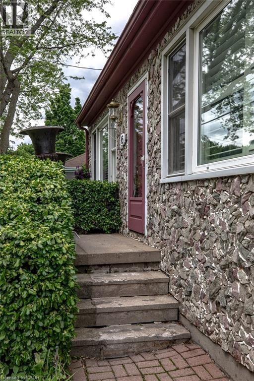Property Photo:  16 Sussex Street  ON L8S 2E1 