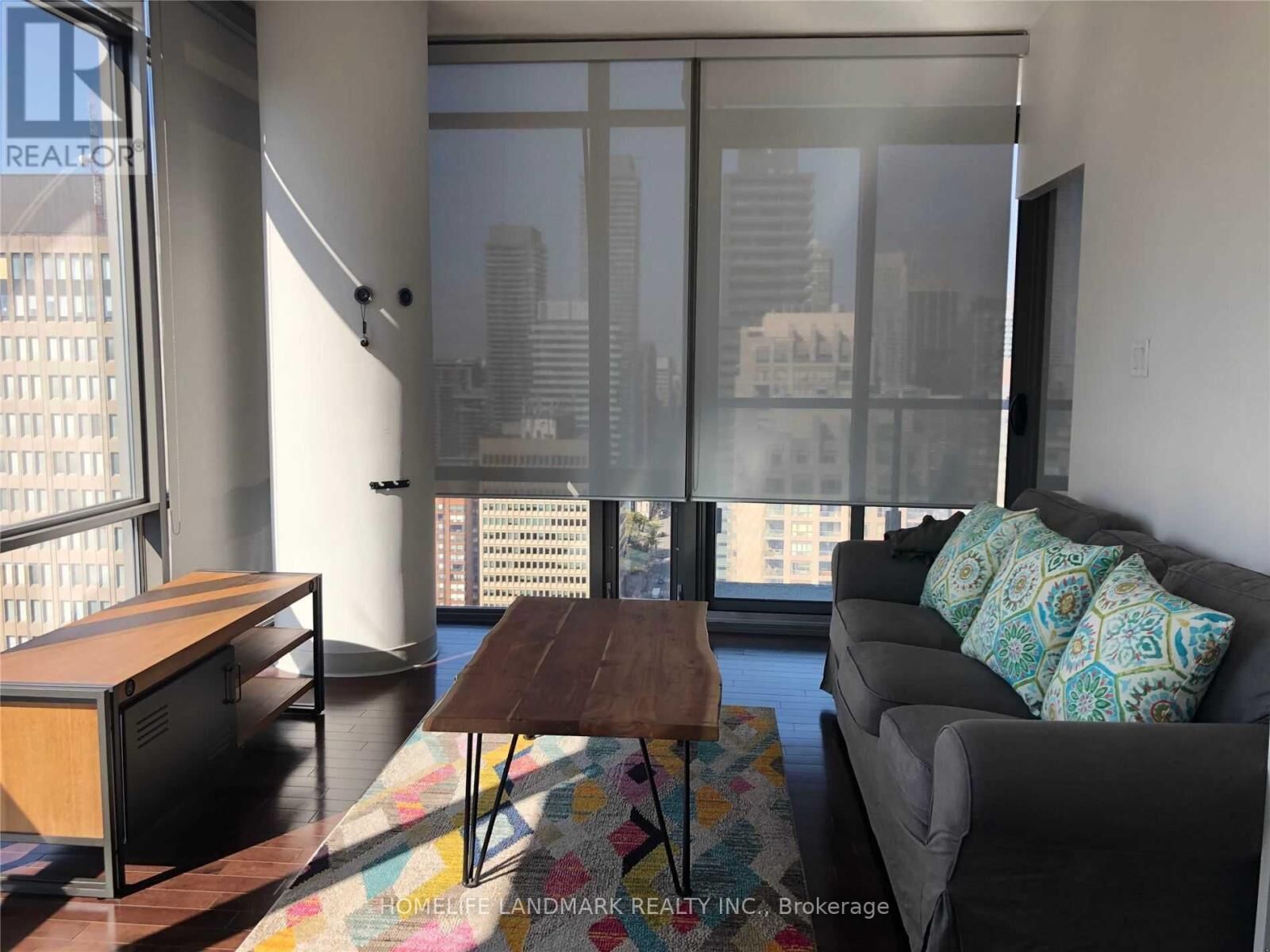 Property Photo: 37 Grosvenor Street 3103 ON M4Y 3G5