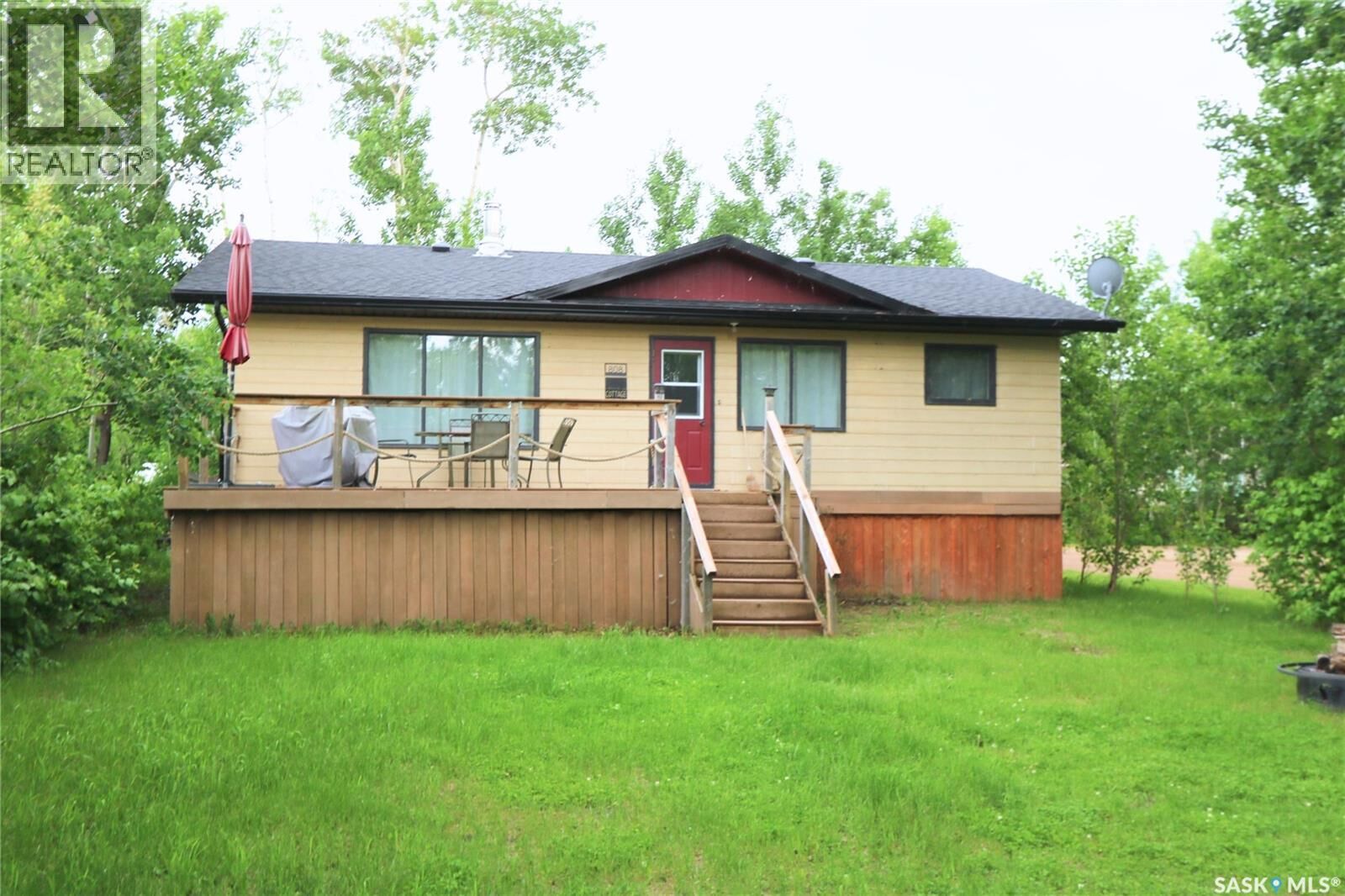 Property Photo: 808 Potter Place SK S0A 0L0