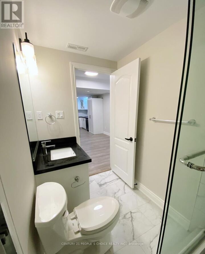 Property Photo:  922 Silverthorn Mill Avenue Bsmt  ON L5W 1B3 