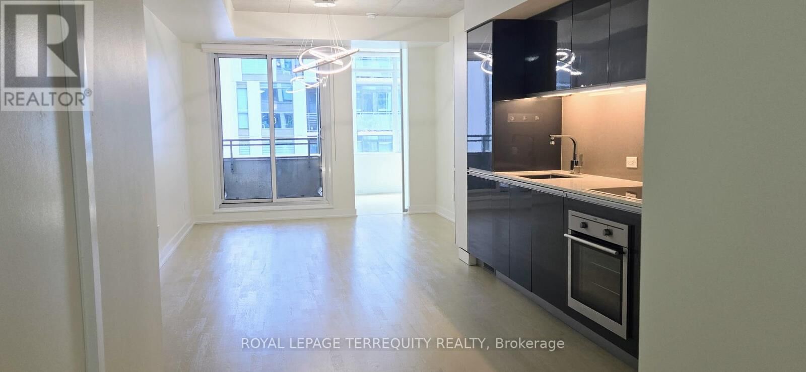 Property Photo: 20 Gladstone Avenue 502 ON M6J 0E9