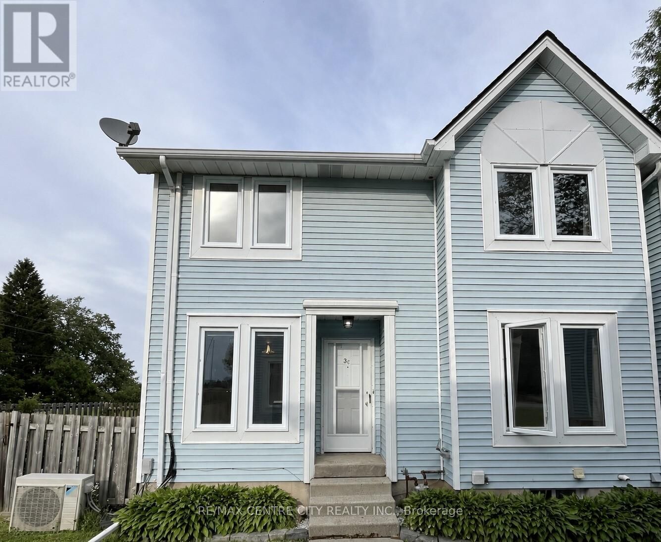 Property Photo: 3 Brantwood Park Road Unit C ON N3P 1Y3