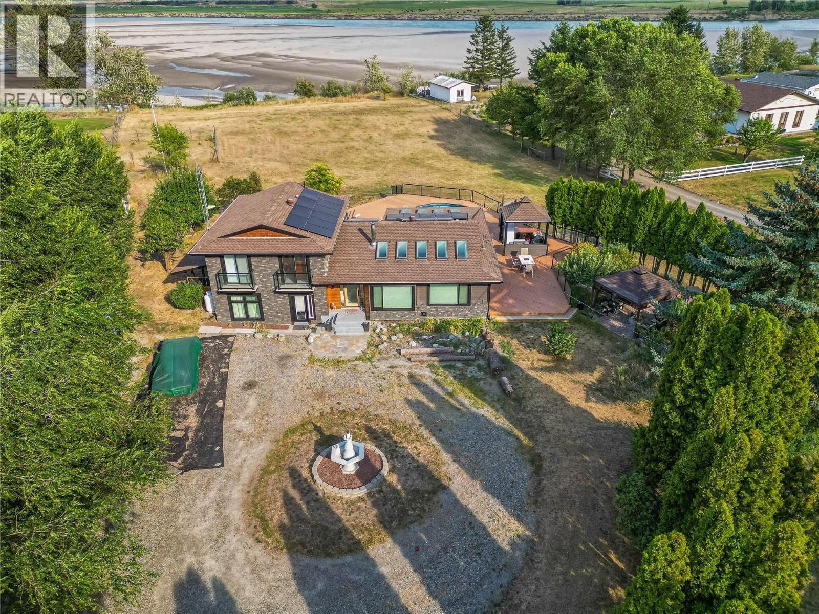 Property Photo: 8576 Westsyde Road BC V2B 8S3