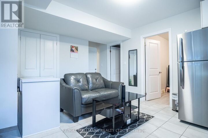Property Photo:  35 Roberta Drive 2  ON M6A 2J6 