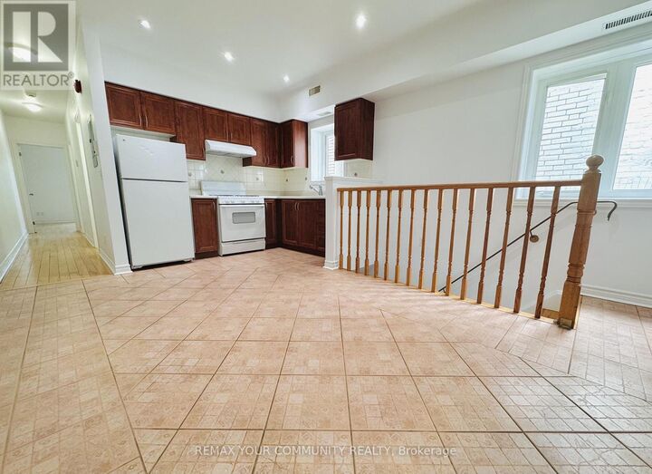 Property Photo:  2415 Dundas Street West Unit 3  ON M6P 1X3 