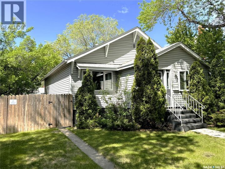 Property Photo:  819 5th Avenue N  SK S7K 2R7 