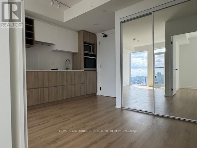 Property Photo:  319 Jarvis Street 4011  ON M5B 0C8 