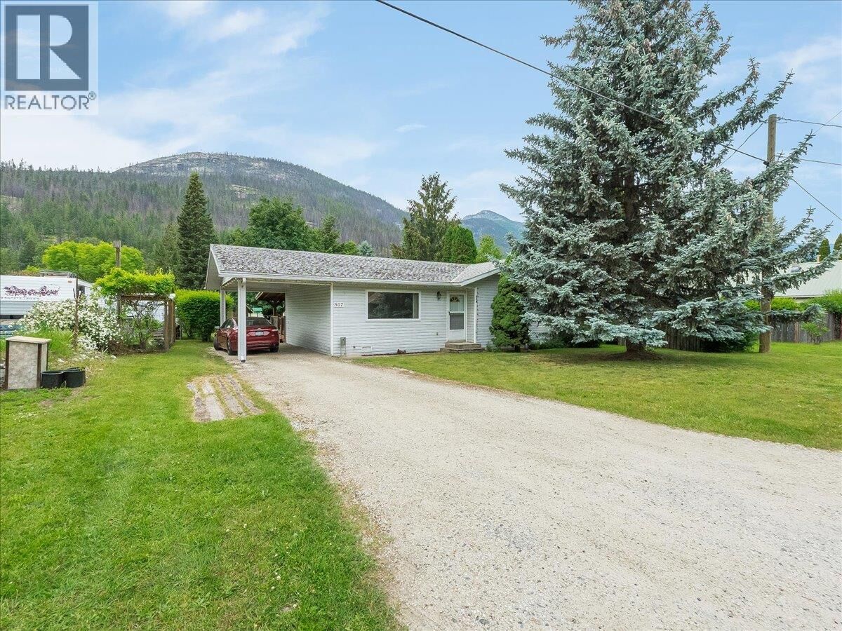 Property Photo: 507 Arthur Street BC V0G 2C0