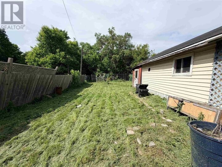 Property Photo:  606A Douglas St  ON P6C 1V4 