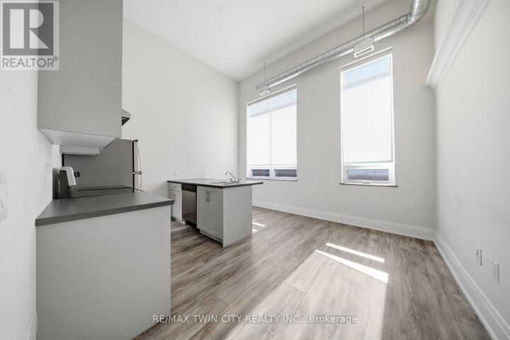 Property Photo:  11 Queen Street 303  ON N3T 3B2 