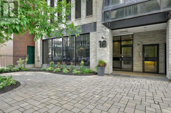 Property Photo:  18 Nepean Street Ph1  ON K2P 2L2 