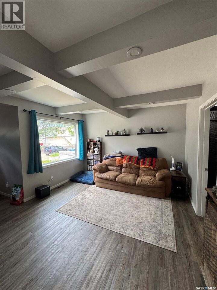 Property Photo: 962 109th Street SK S9A 2E2