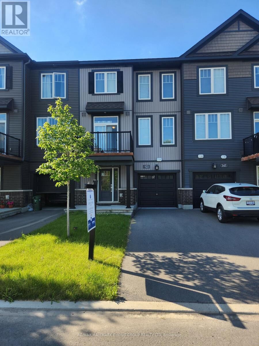Property Photo:  923 Lixnaw Court  ON K2J 6Y3 