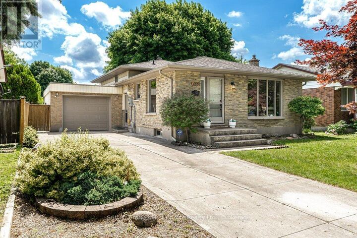 Property Photo:  488 Castlegrove Boulevard  ON N6G 1K8 