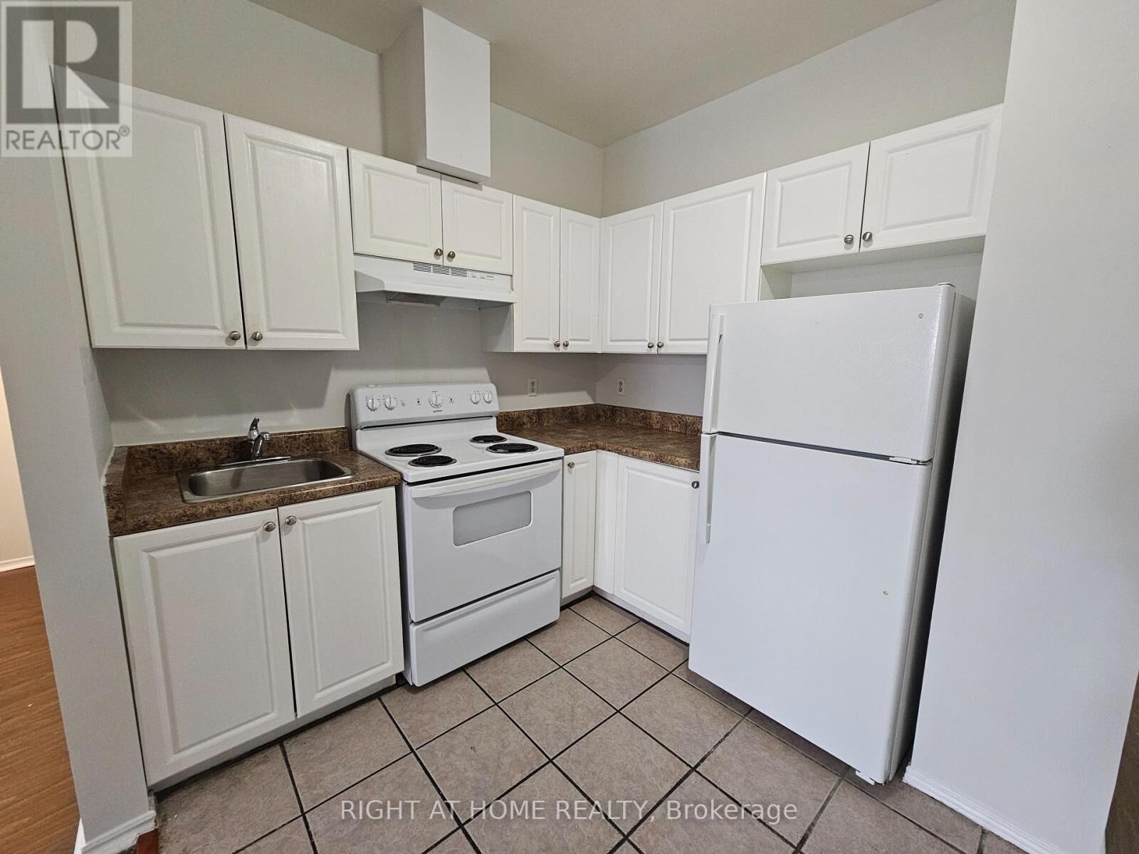 Property Photo:  1801 Eglinton Avenue West 307  ON M6E 2H7 