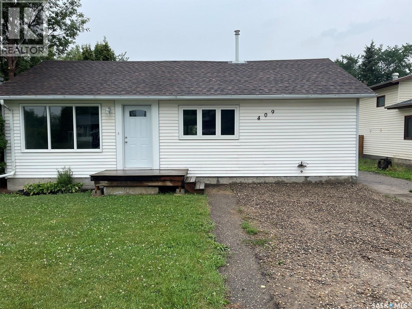 Property Photo: 409 4th Street W SK S9X 1Y4