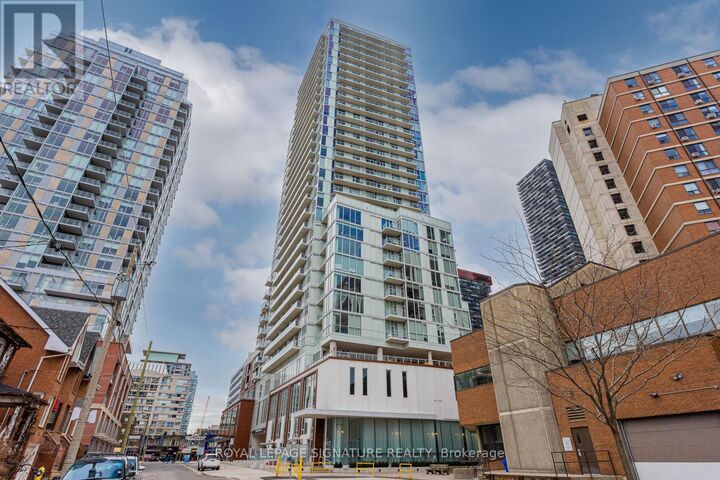 Property Photo: 33 Helendale Avenue 2105 ON M4R 1C5