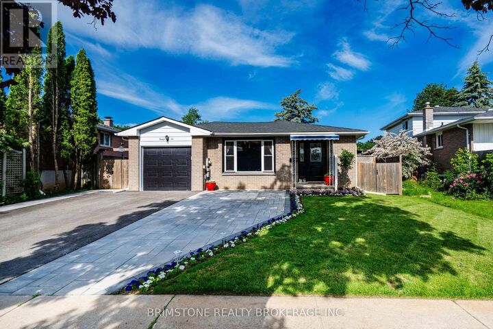 Property Photo:  22 Lonsdale Place  ON L4M 4J1 