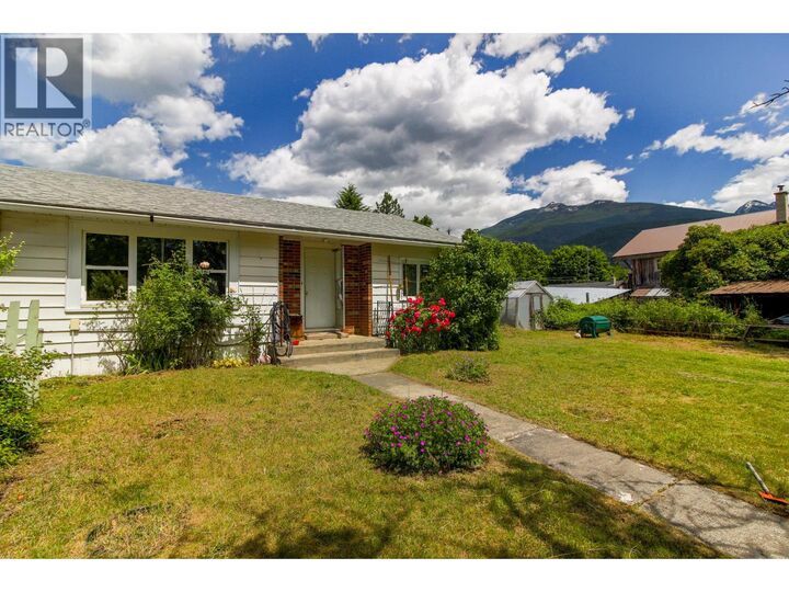 Property Photo: 238 B Avenue BC V0G 1M0