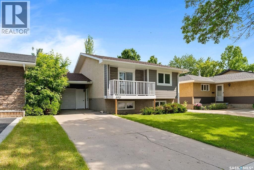 Property Photo:  890 Samuels Crescent N  SK S4X 2L5 