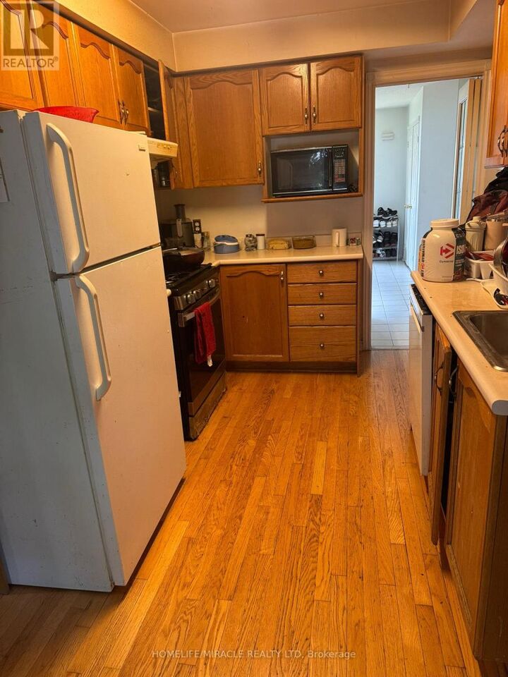 Property Photo: 13 Morton Crescent ON L4N 7T4