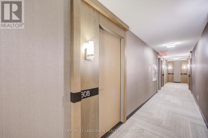 Property Photo:  18 Uptown Drive 808  ON L3R 5M5 