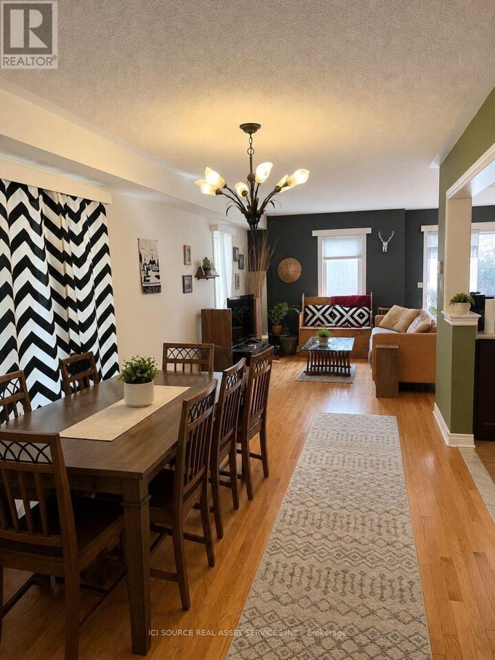 Property Photo: 21 Heritage Hollow Estate Street ON L4S 2X4