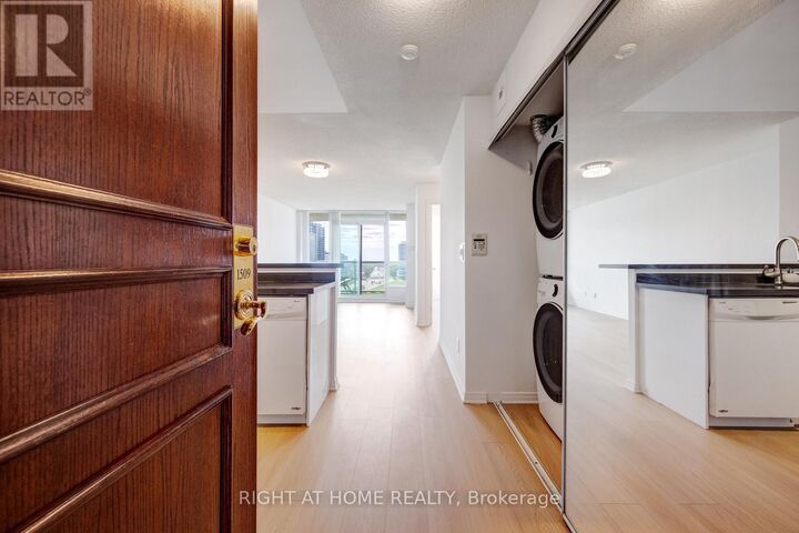 Property Photo: 2565 Erin Centre Boulevard 1509 ON L5M 6Z8