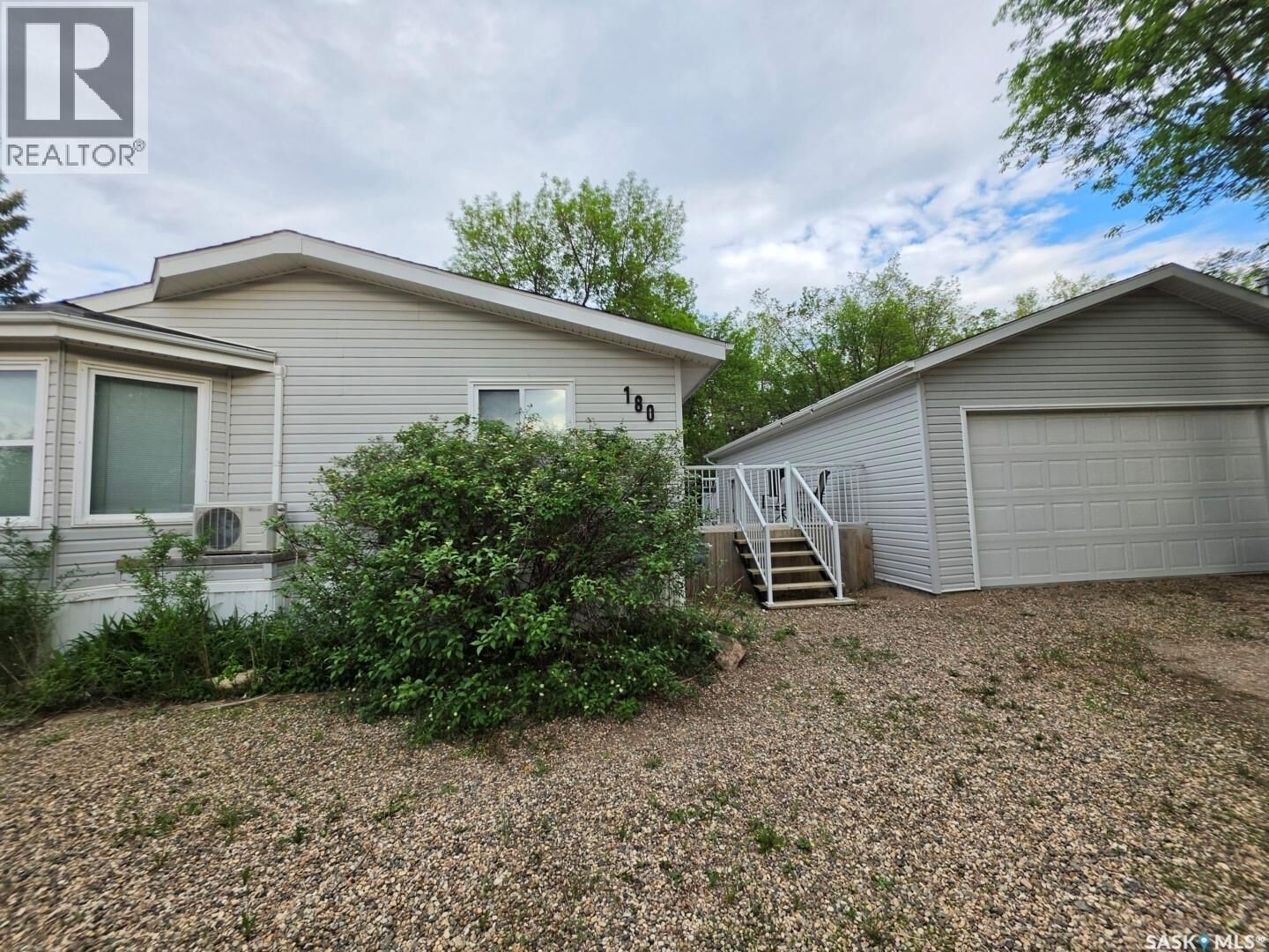 Property Photo: 180 10th Street SK S2V 1B1