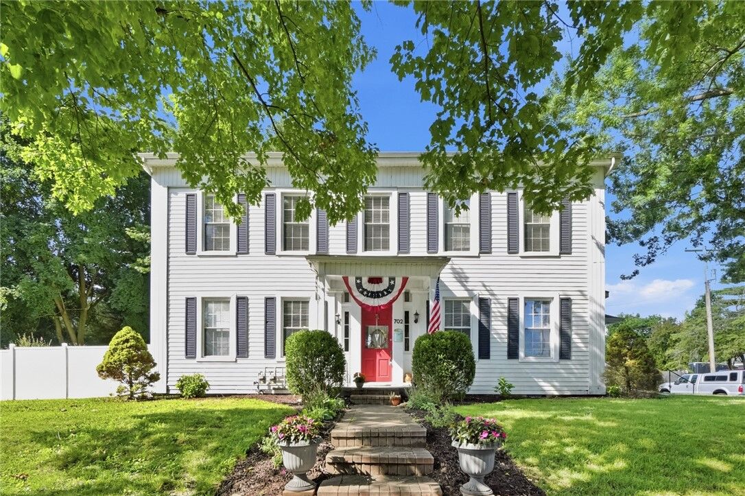 Property Photo:  702 E Franklin Street  OH 45373 