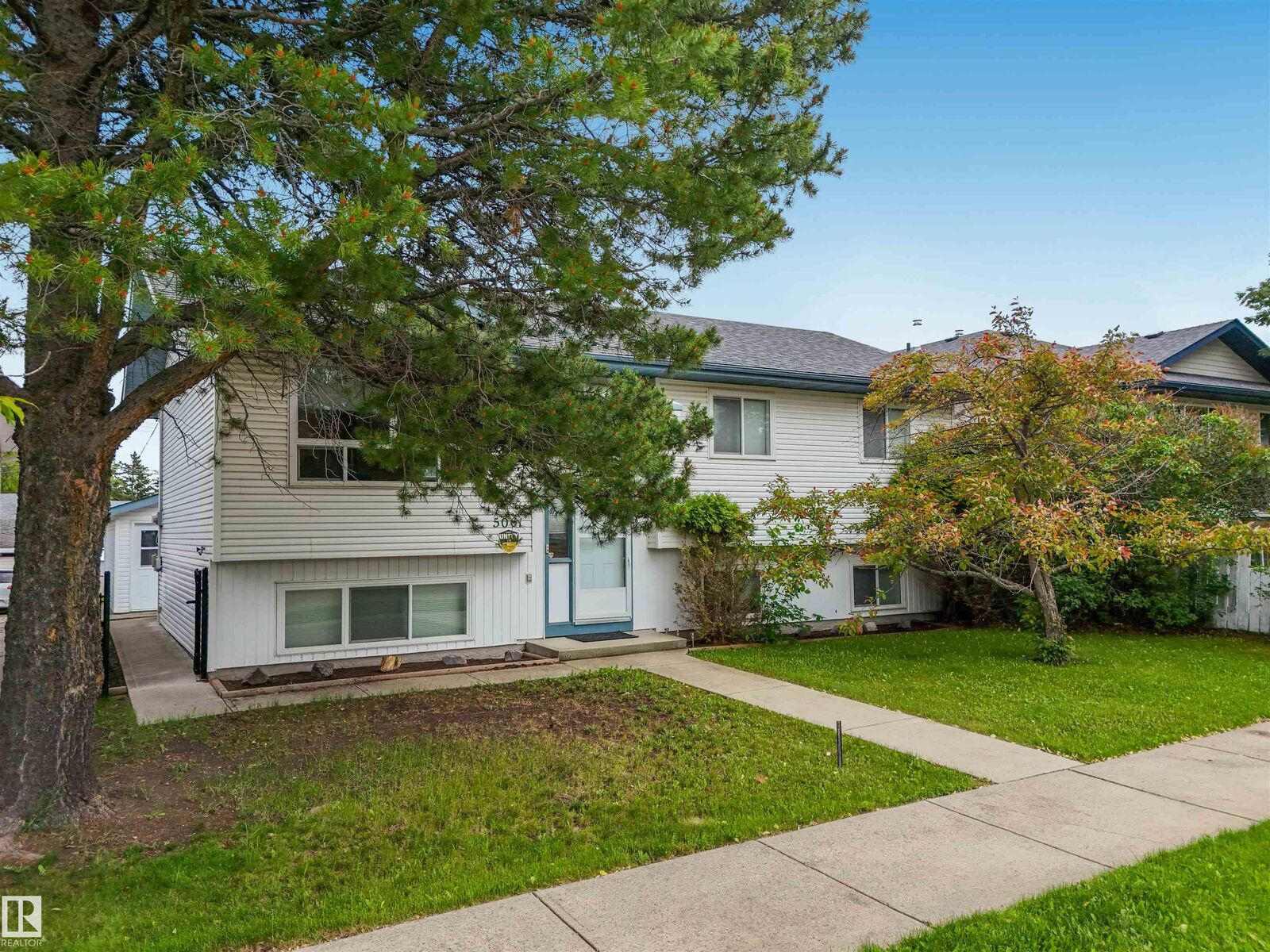 Property Photo:  5061 44 Street  AB T7A 1B7 