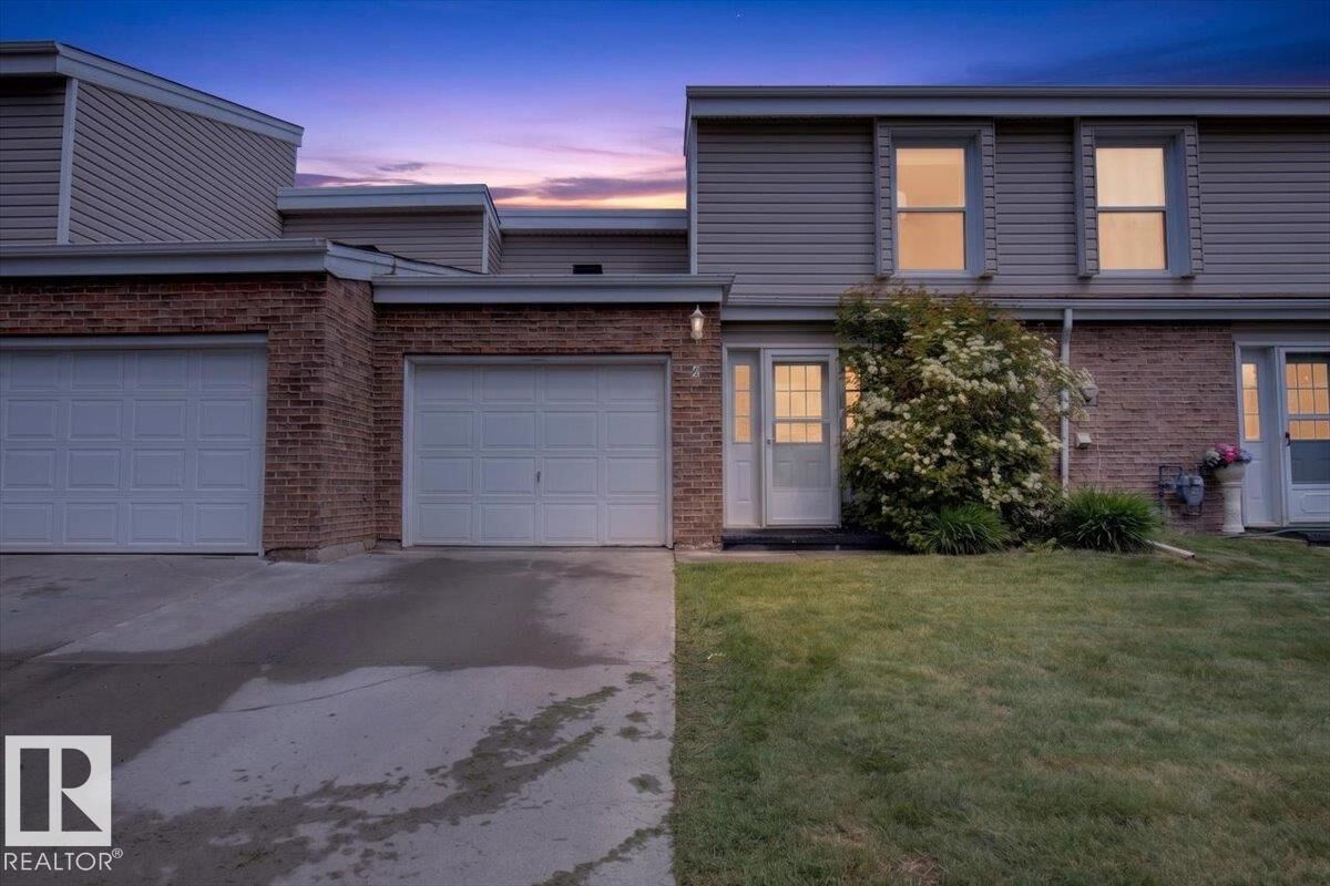 Property Photo:  2 Grandview Rg  AB T8N 1T3 