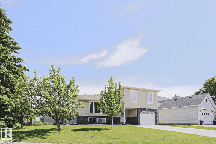 Property Photo:  4 Goebel Close  AB T7X 2A2 