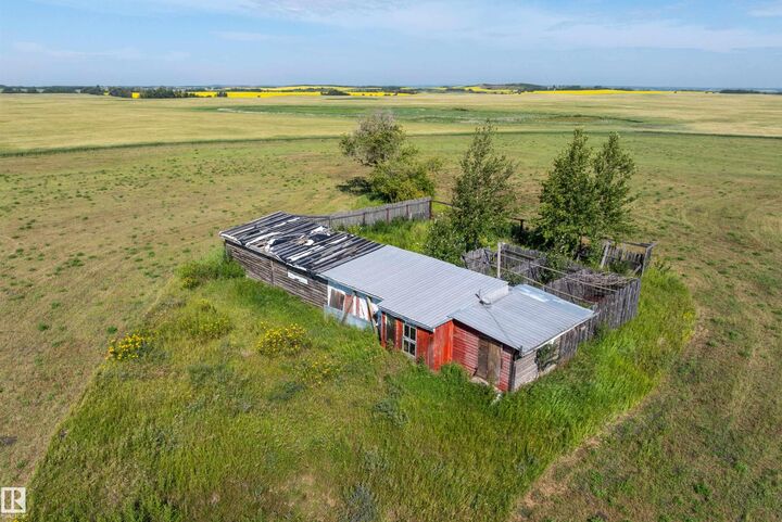 Property Photo:  534072 Range Road 85  AB T0B 3K0 