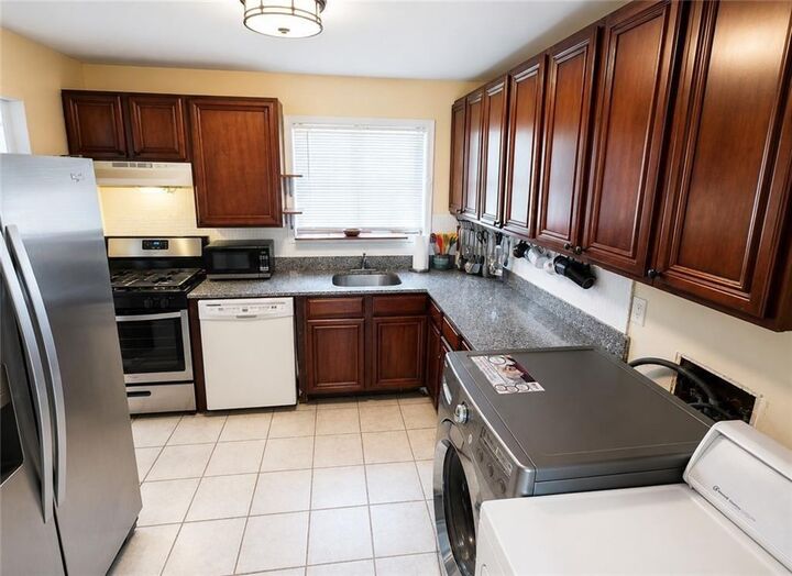 Property Photo:  5617 Kingsport Drive NE  GA 30342 