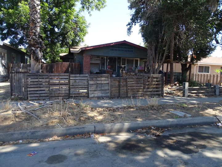 Property Photo: 3135 E El Monte Way CA 93702