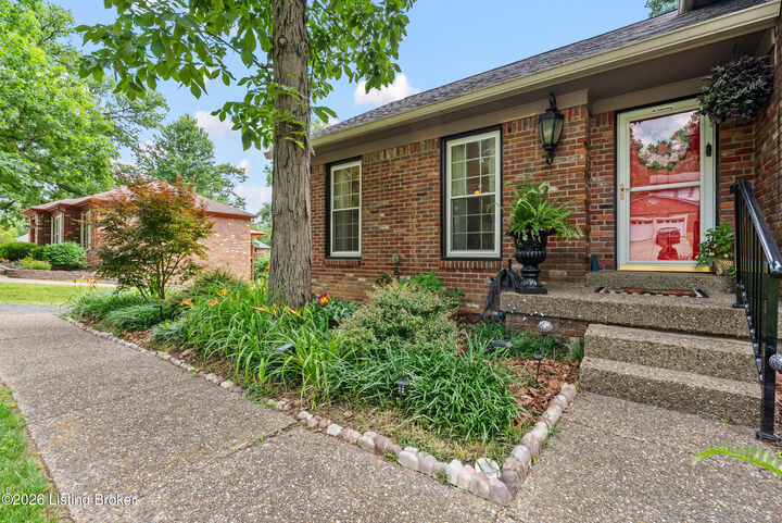 Property Photo:  404 Timberlake Trail  KY 40245 
