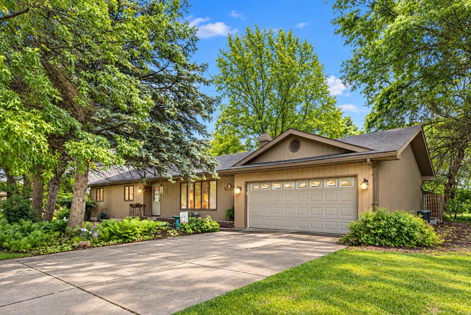 Property Photo: 9977 W 93rd Avenue IN 46373