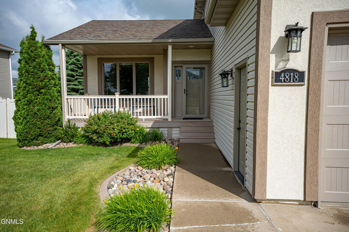 Property Photo:  4818 Granite Drive  ND 58503 