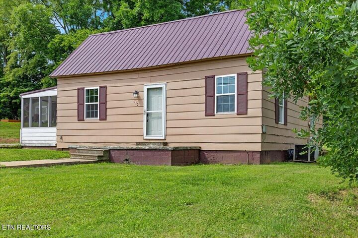 Property Photo: 110 Elm St TN 37826