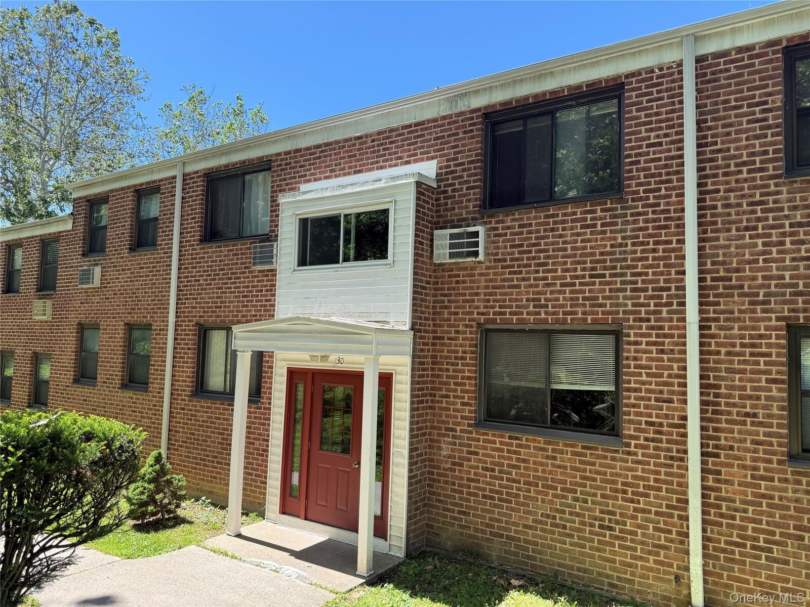 Property Photo:  130 Virgina Road  NY 10603 