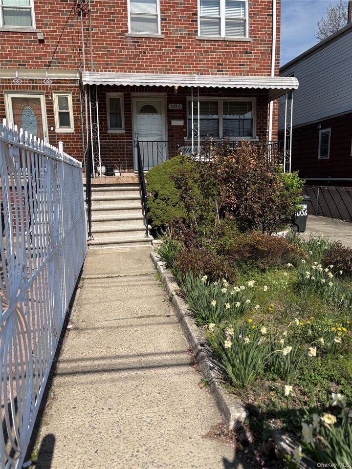 Property Photo:  1056 Swinton Avenue  NY 10465 