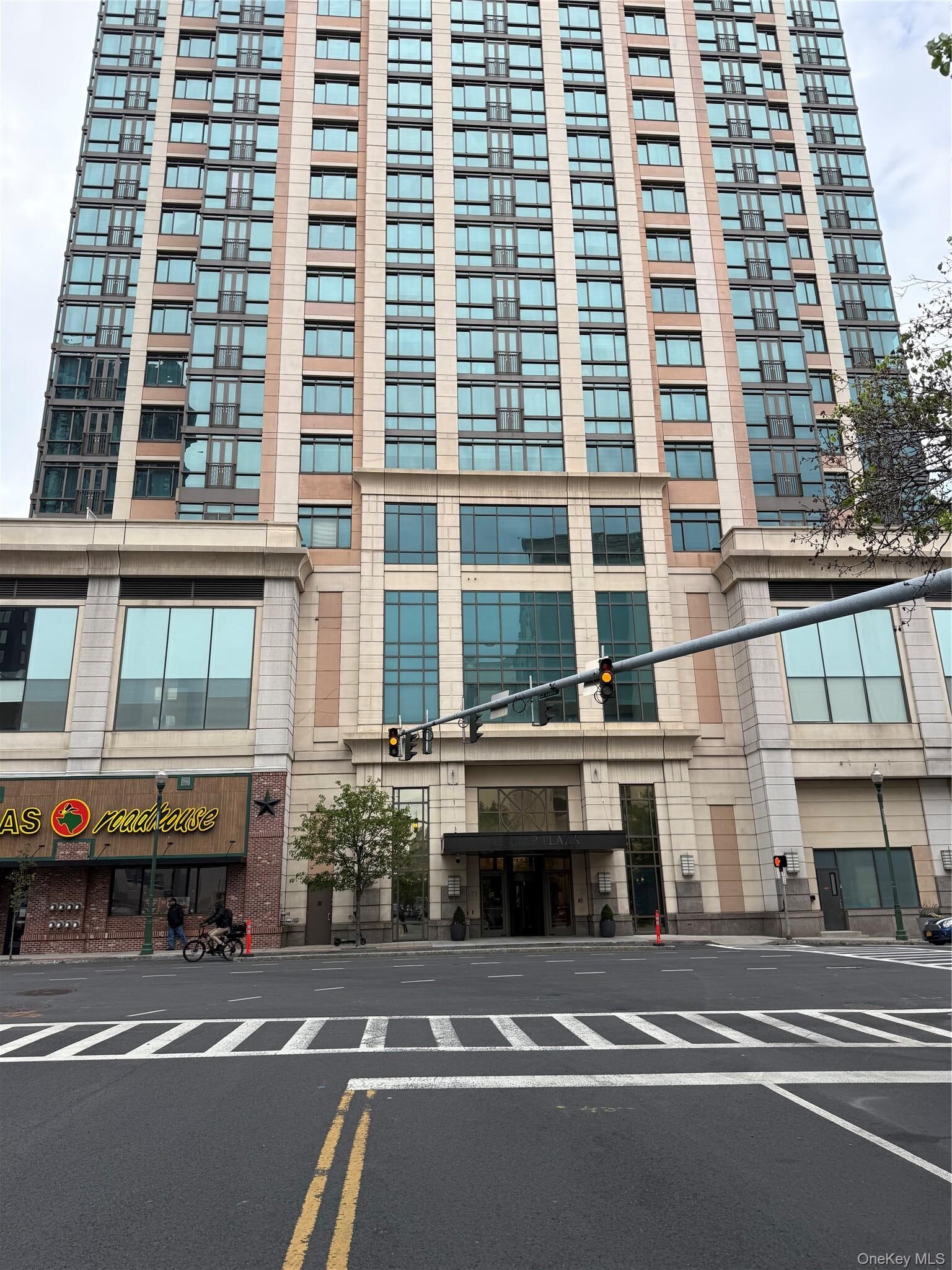 Property Photo:  175 Huguenot Street 2205  NY 10801 