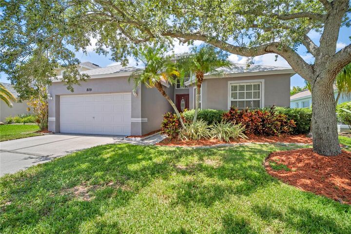 Property Photo:  809 Addison Drive NE  FL 33716 