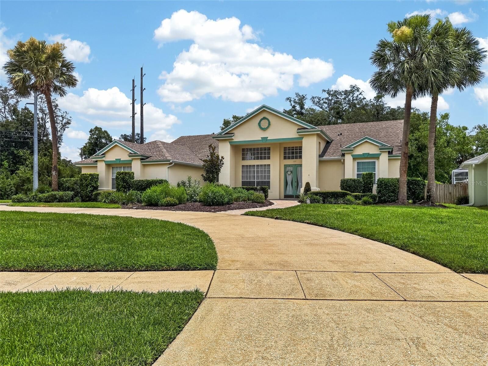 Property Photo:  1131 Arbor Glen Circle  FL 32708 